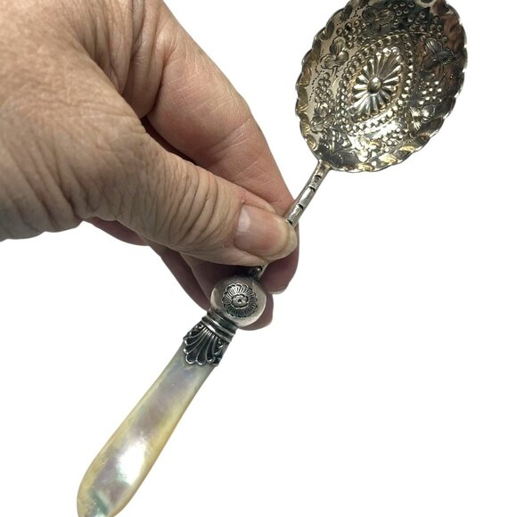 Vintage Mother of Pearl ornate serving spoon - Picture 6 of 7